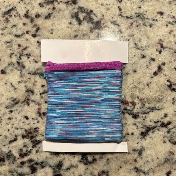 Mossy Oak Blue and Purple Sports Wrist Wallet - Picture 2 of 5